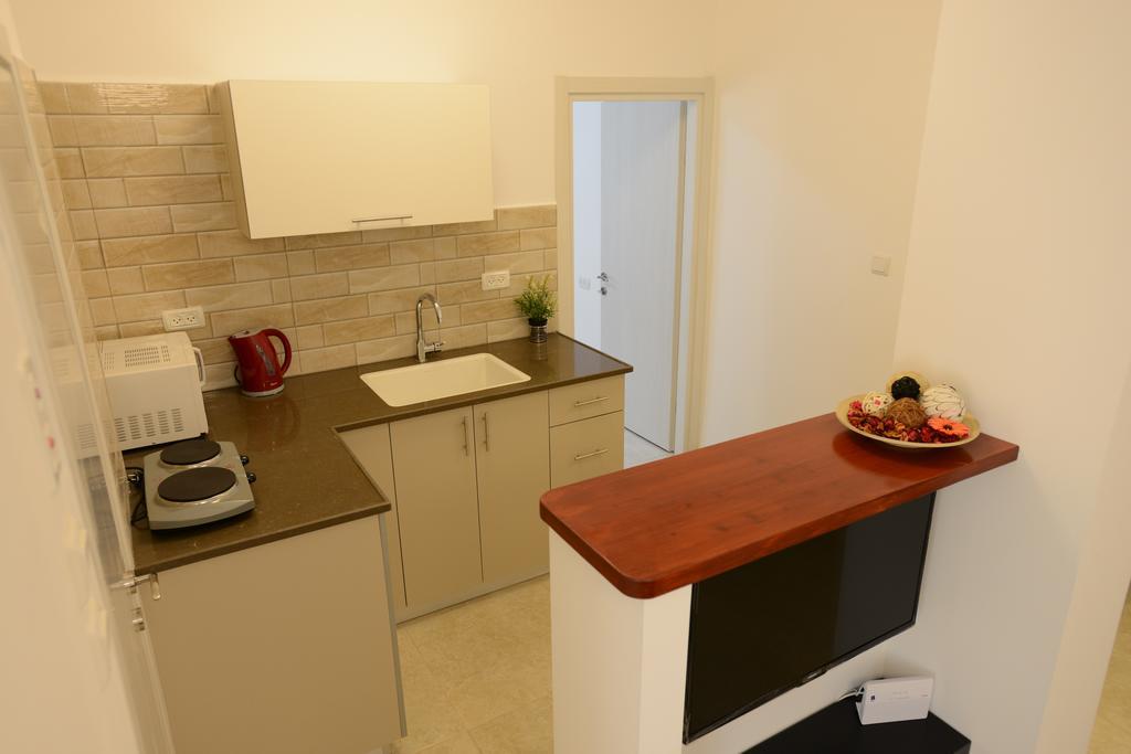 Olga Beach Apartments Хайфа Екстер'єр фото