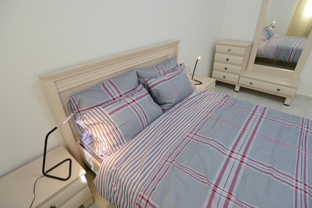 Olga Beach Apartments Хайфа Екстер'єр фото