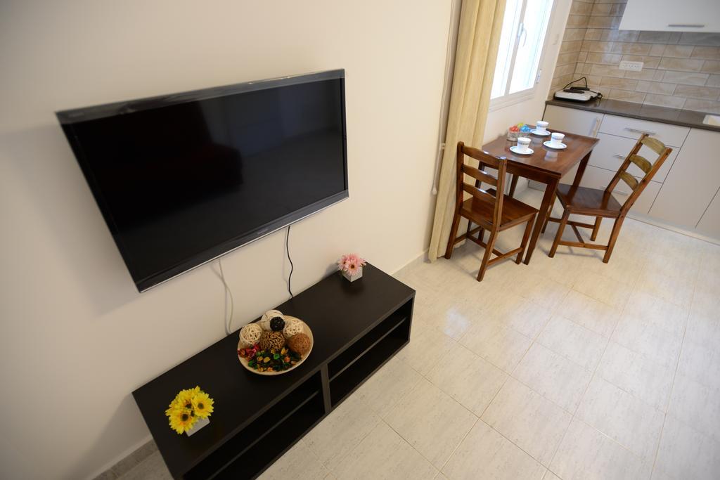 Olga Beach Apartments Хайфа Екстер'єр фото