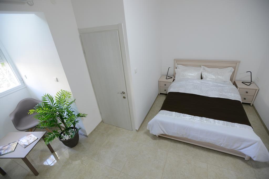 Olga Beach Apartments Хайфа Екстер'єр фото